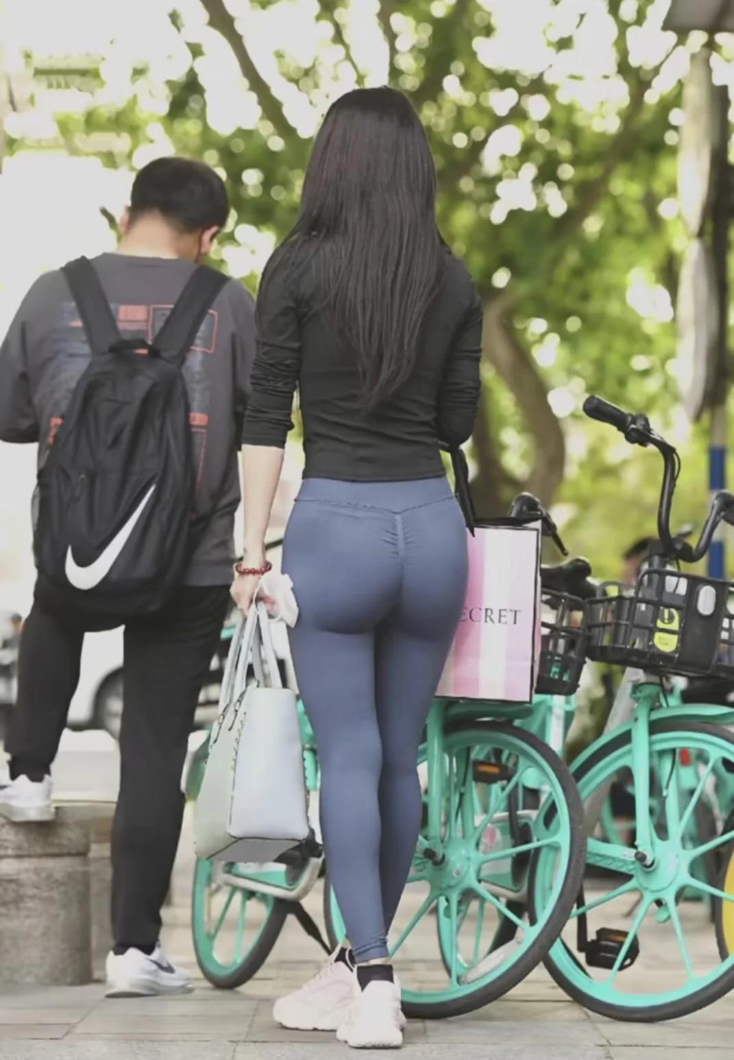 我们都有过创伤，但我们今天应该快活。让命运的归命运，我们只管做好自己的事。