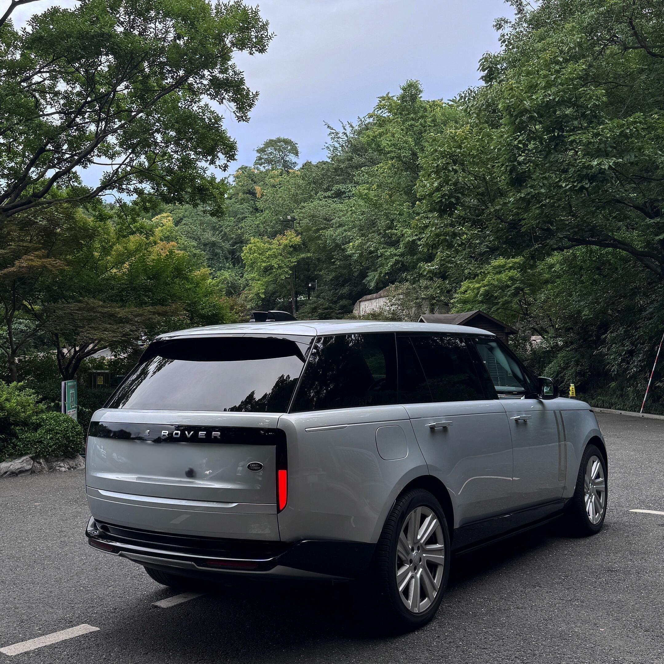 过年回家核武器，揽胜选个颜色吧：1.暮光金2.巴统金3.喀尔巴阡灰4.夏朗德灰5