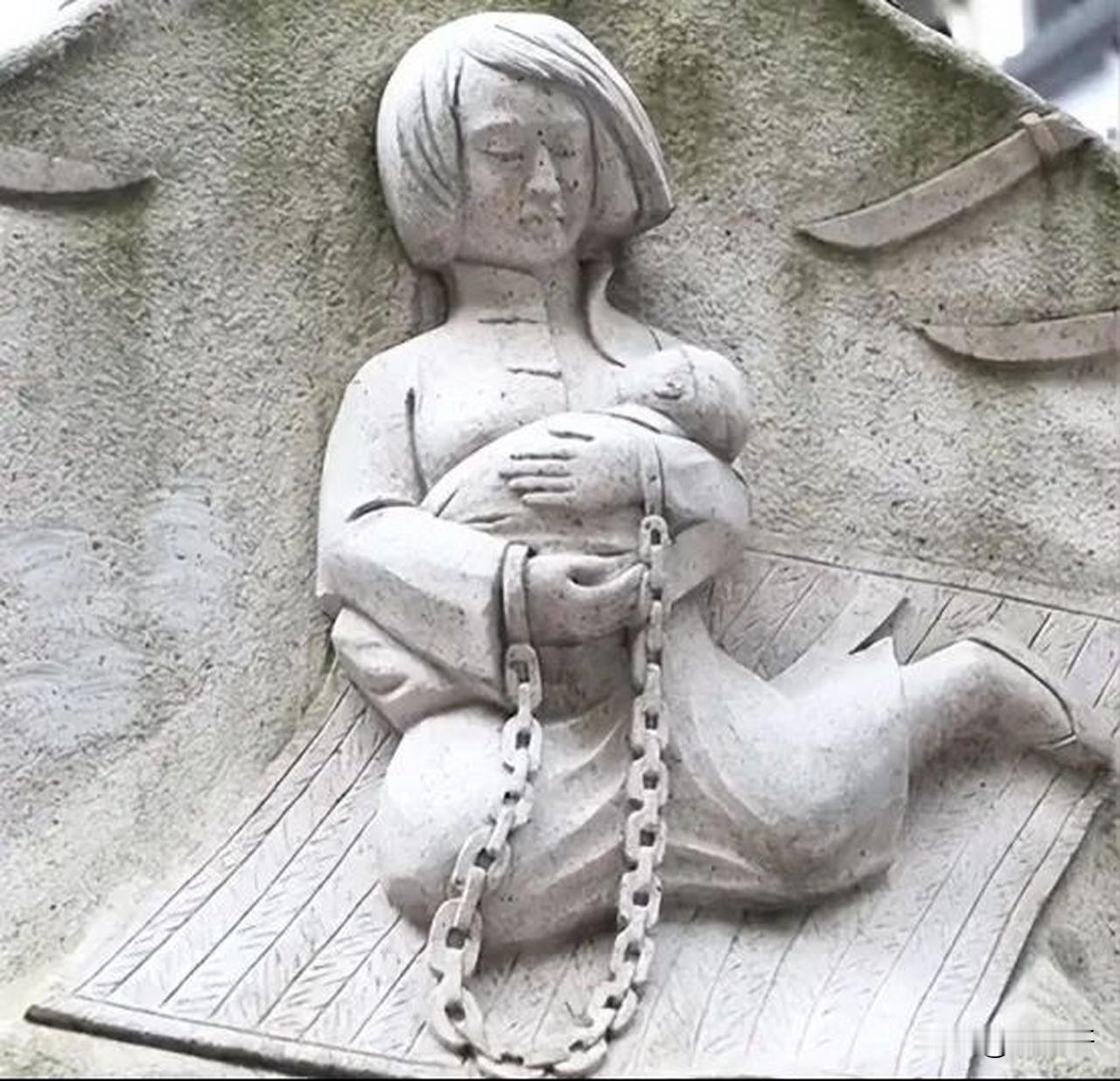 1928年，王月贞在被临刑前，从亲人手中接过仅4个月大的儿子，在刑场的黄土地上铺