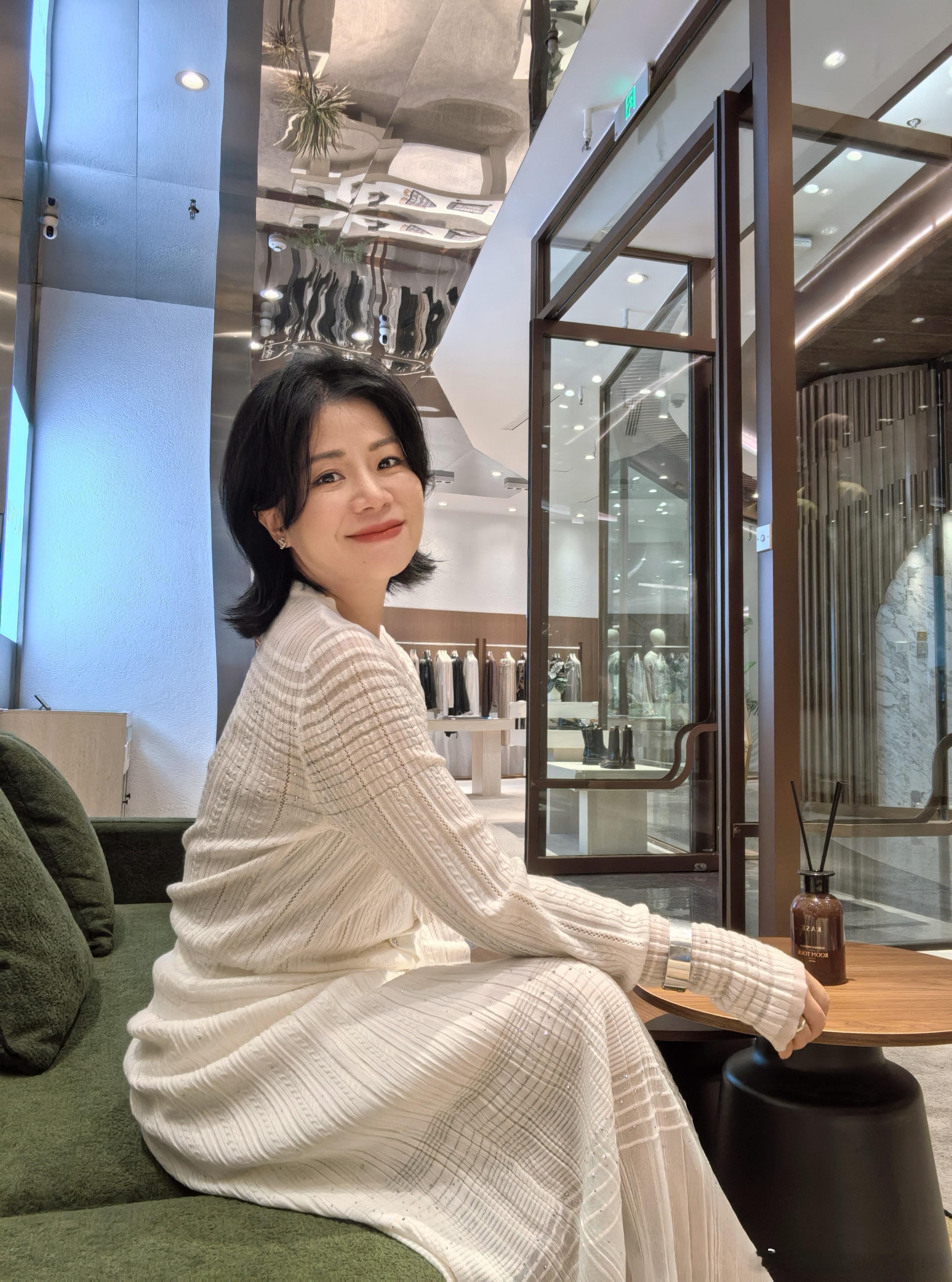 前几天穿了一套杏色有很多询问，再来套白色，我觉得白色更仙啊[嘻嘻] ​​​