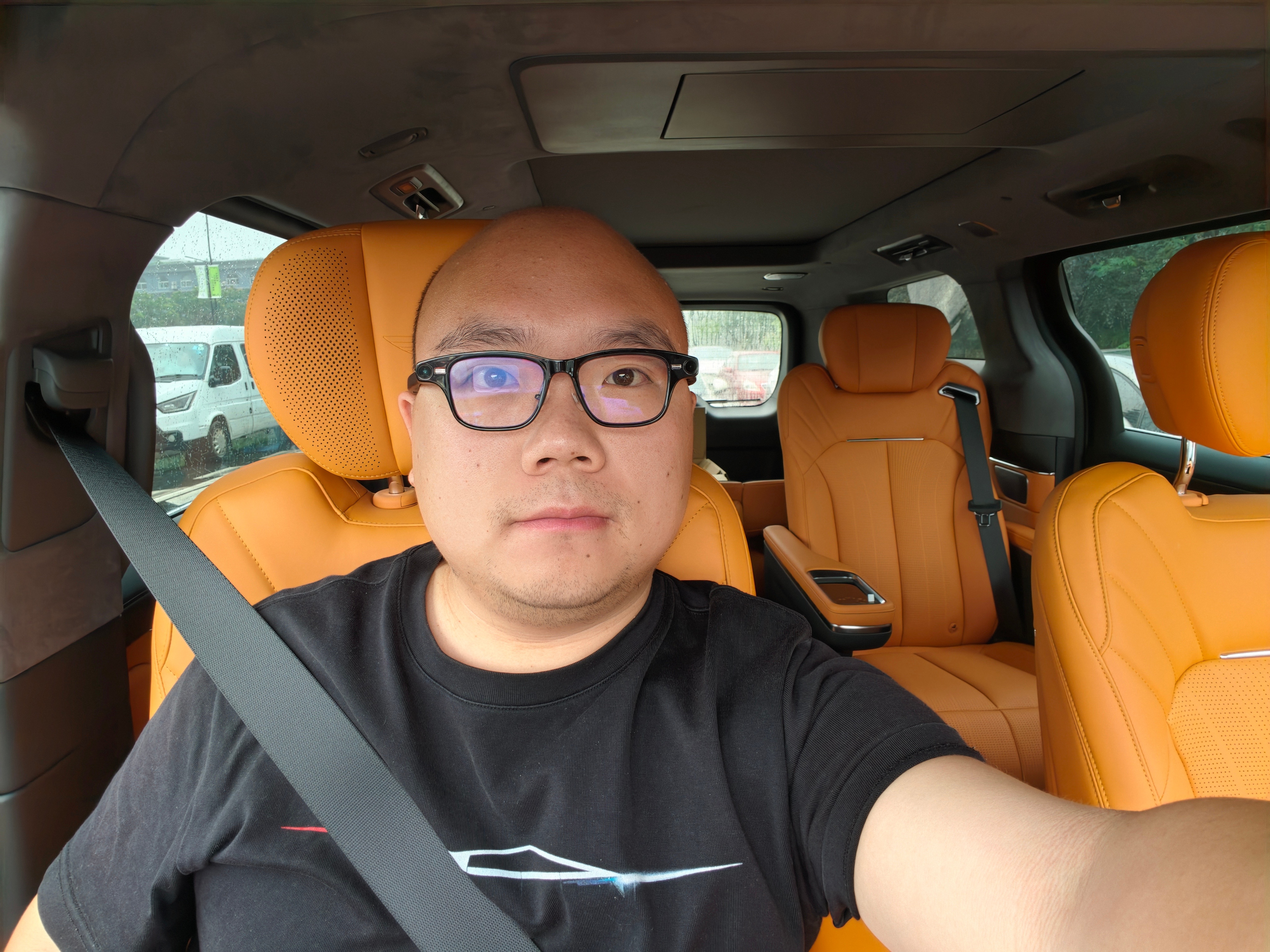 开吉利银河 V900 接爸妈还有外公来杭州过端午