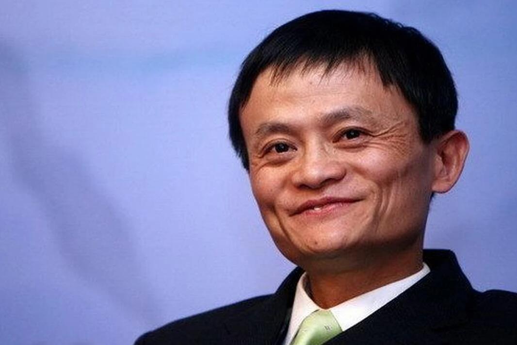 “中国最怕的就是首FU，有好几种FU，一种是富有的富，在中国当首富是个灾难。”2