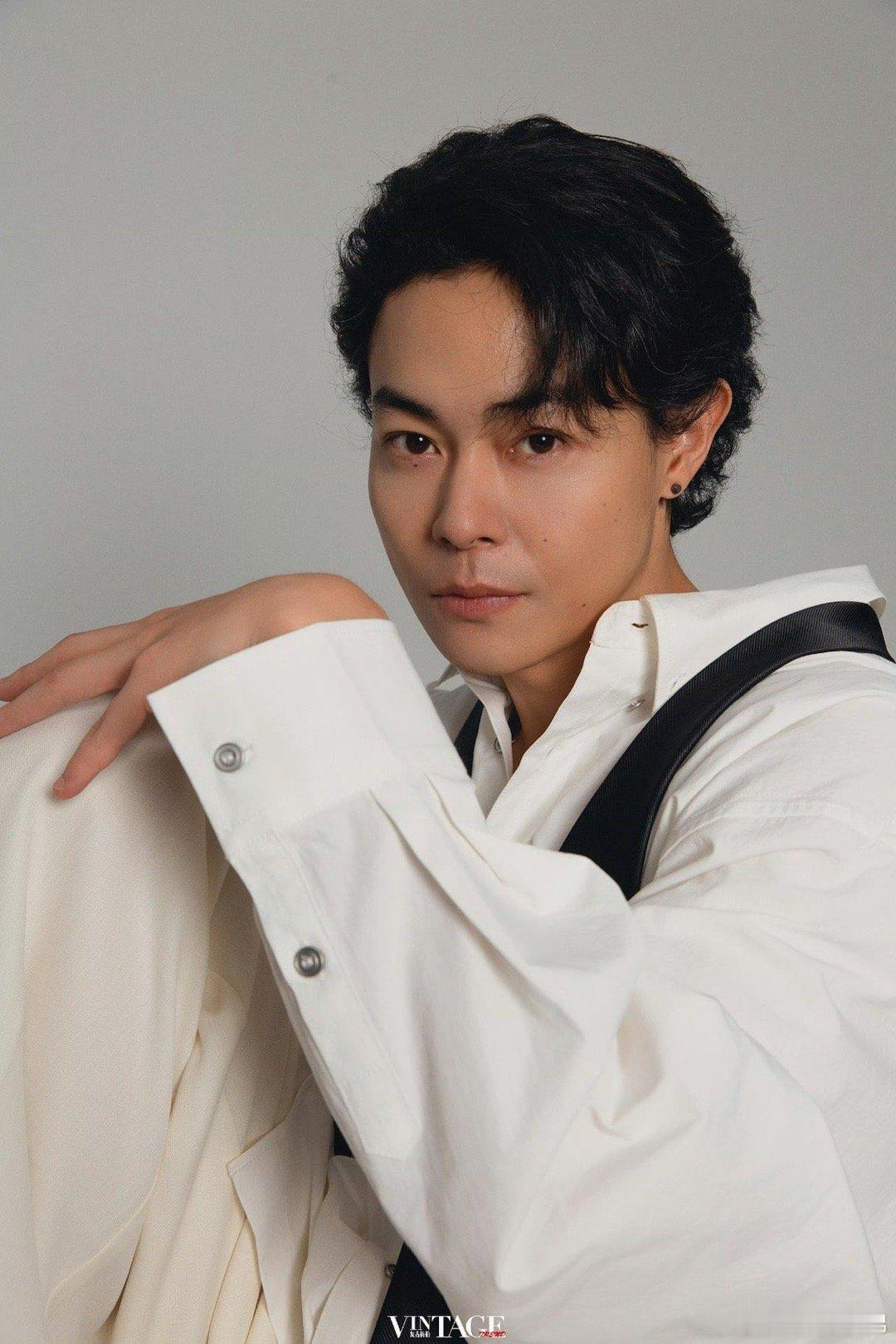 终于看清邢深的脸了从《枭起青壤》的神秘侧影，到杂志大片的清晰正脸，董畅这波造型鲨