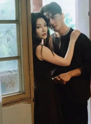 尹子维回应和徐冬冬离婚传闻 大嫂徐冬冬的老伴尹子维回应网络传言他二人离婚一事，称