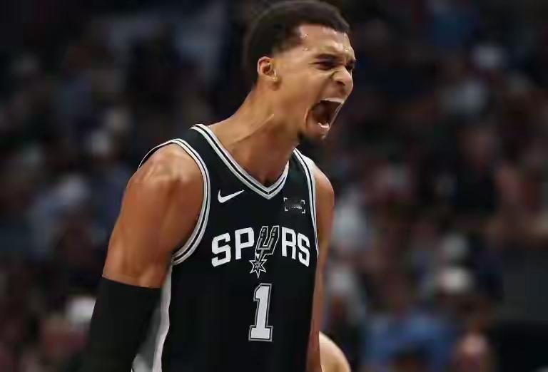 精彩对攻！半场马刺56-49勇士队，看数据：他是头号功臣！

本场比赛，马刺队首