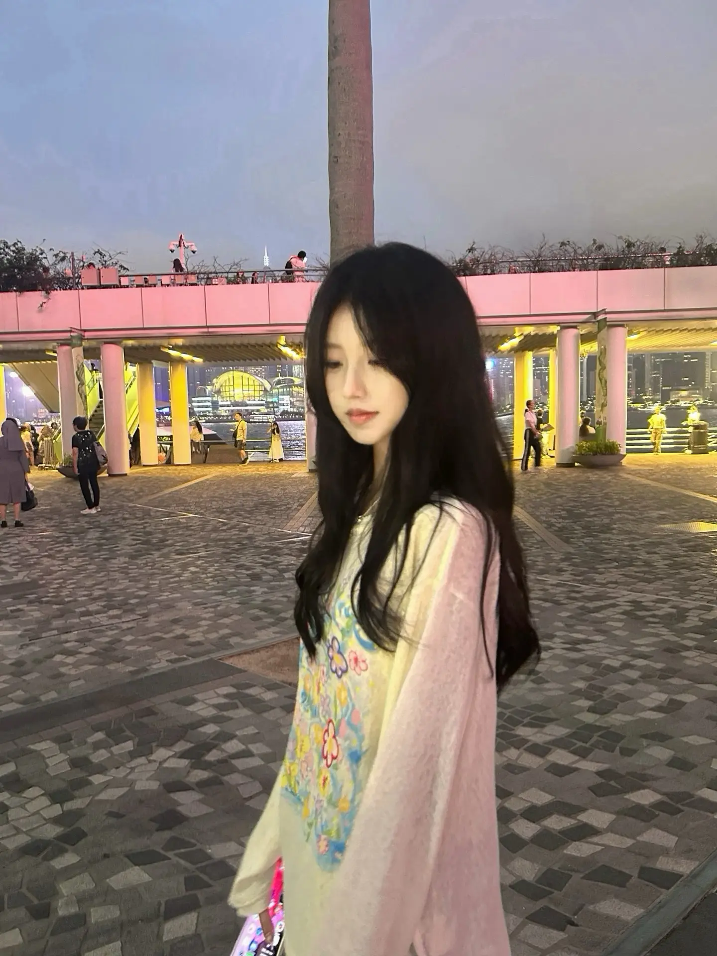 整个城市都睡着了我们去散步吧