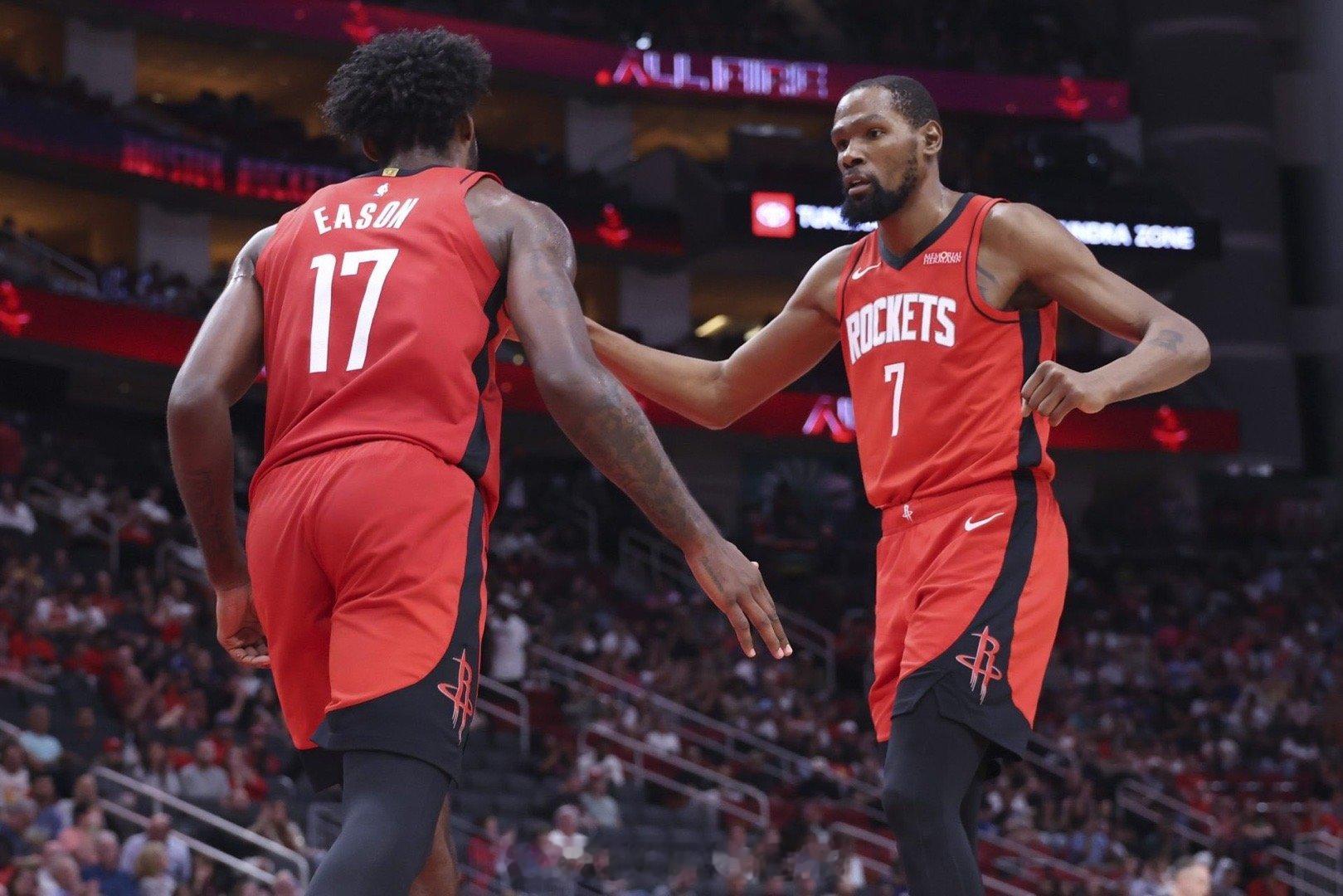 杜兰特：“这就是这场胜利意义非凡的原因，我看到队友们挺身而出、提升水准，伊森就是