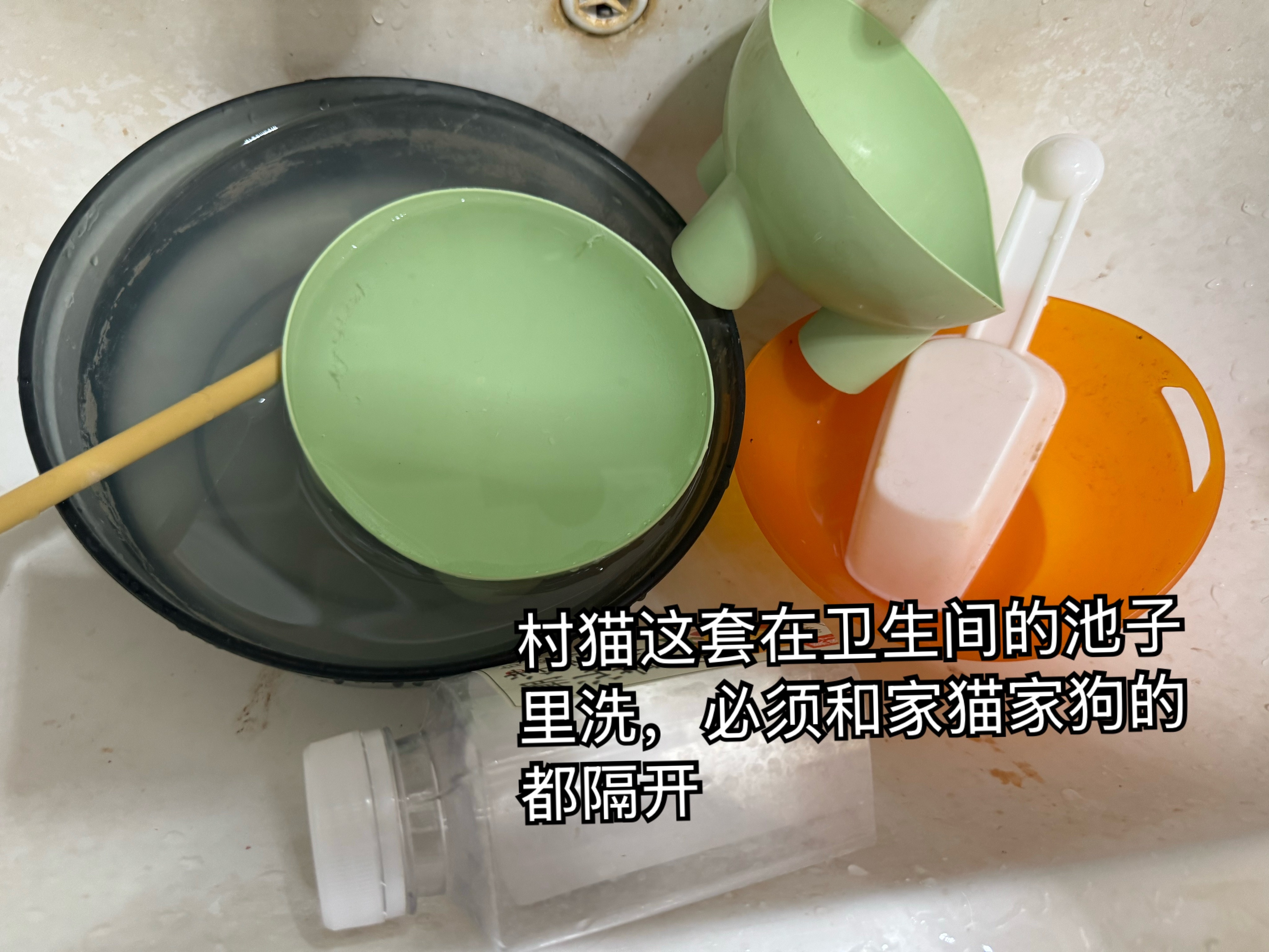 我是一个曾经把碗堆池子里三个月都不洗的懒人……天底下最厌烦的事儿就是做饭和洗碗…