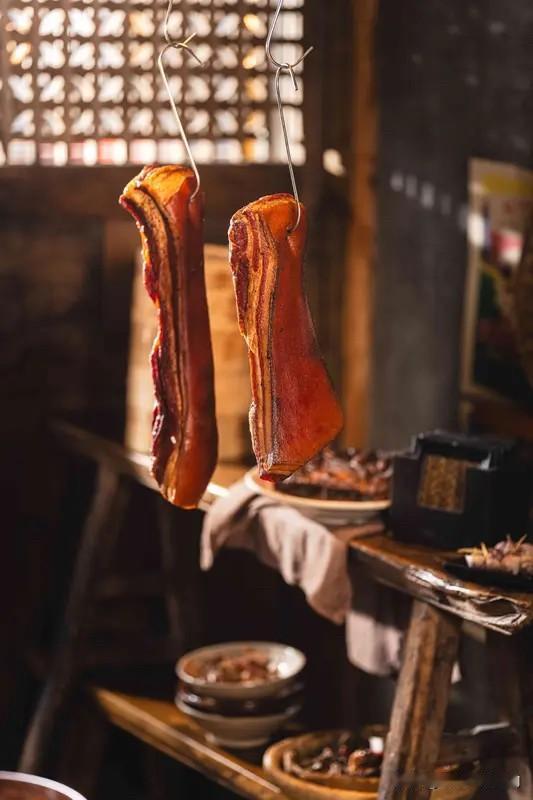 成年人不喜欢过年可以理解，

因为成年人已经从享受年味的那个人变成了给别人营造年