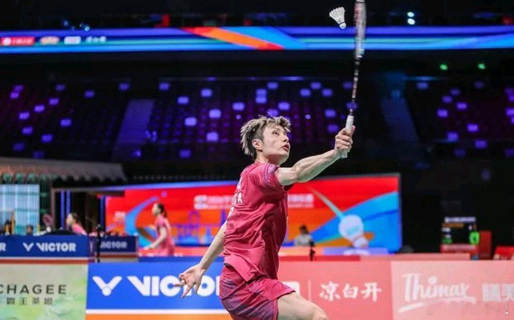 石宇奇晋级亚锦赛决赛 直落两局轻松胜出！石宇奇2-0轻取周天成，7年后再进亚锦赛