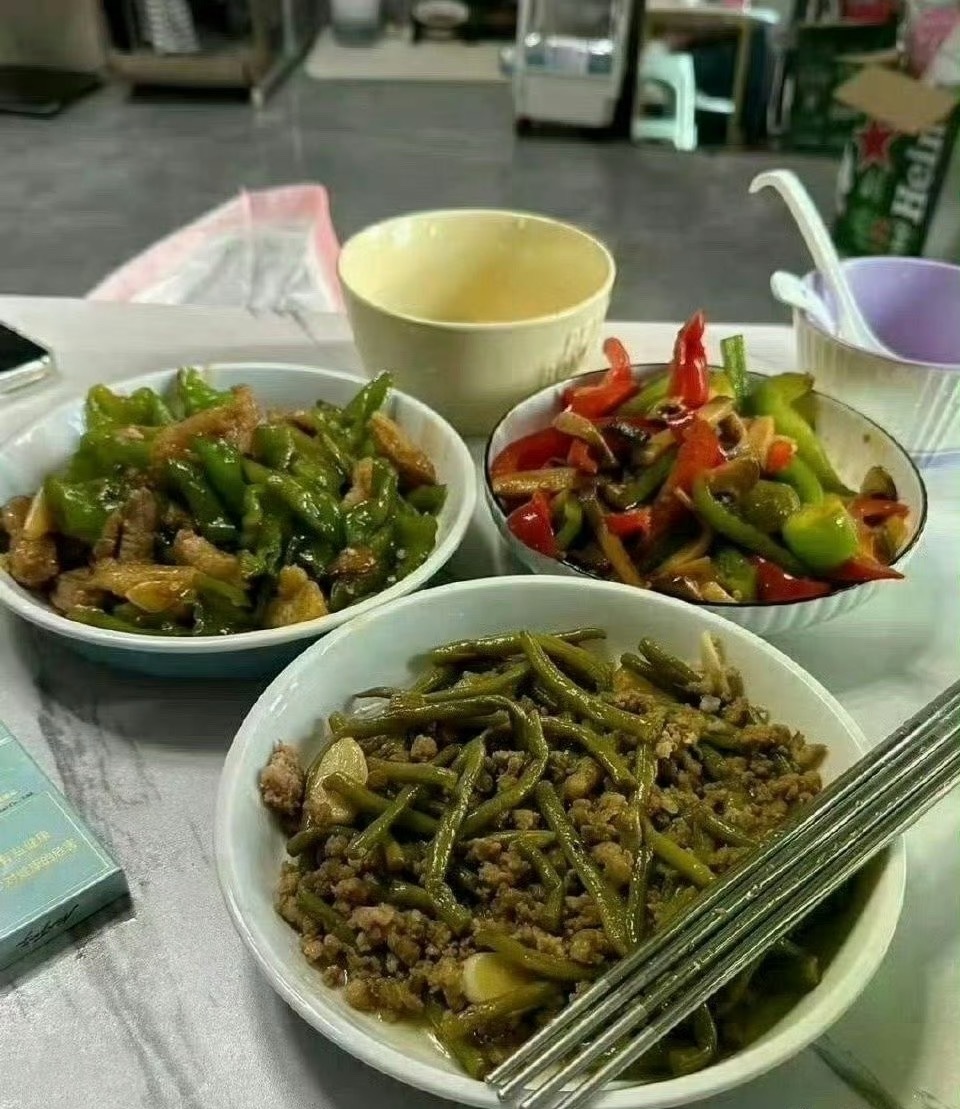 左边是前妻做的，右边是现在老婆做的[思考] ​​​