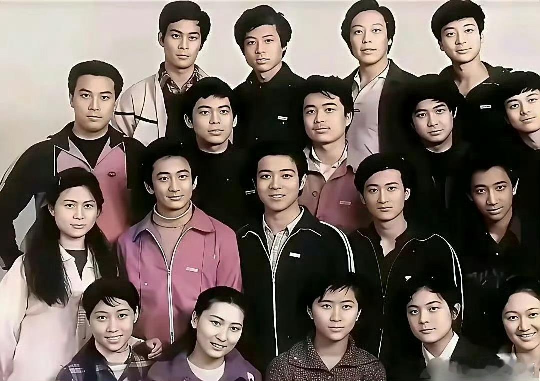 照片里你要认识一个 就说明真老了 ​​​