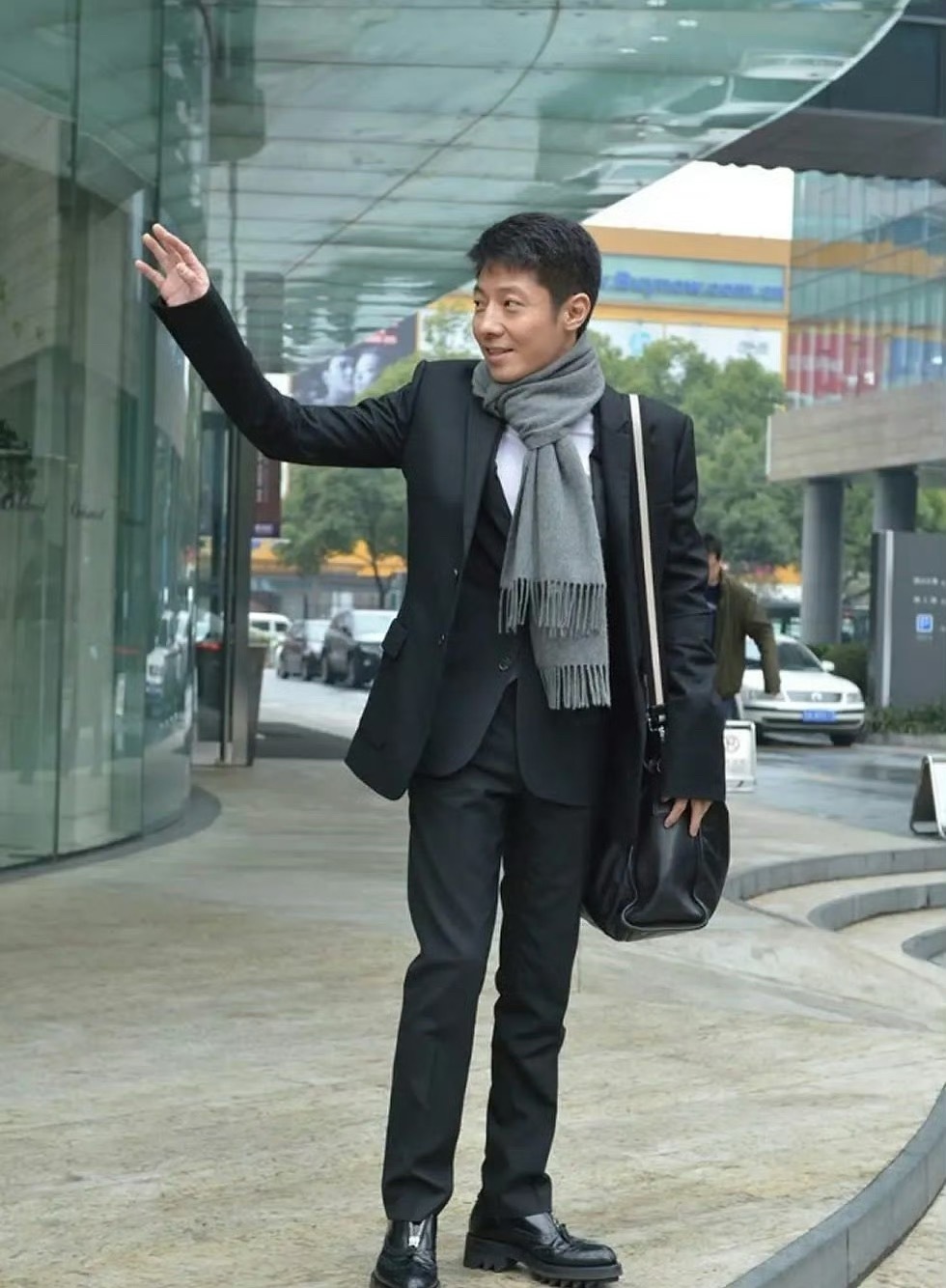 把撒贝宁拍成何以琛了一旦接受了这个设定，真的越看越像…… 