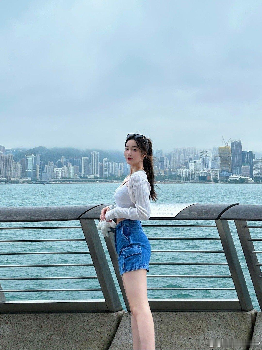 富有且慷慨！Kitty是懂xdm爱看什么的[舔屏][舔屏]女解说Kitty晒照：