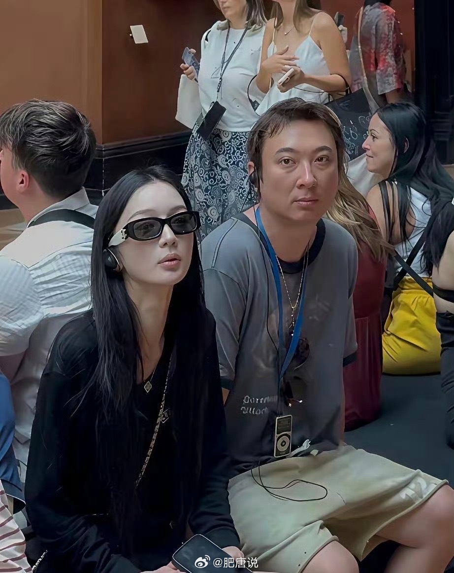 自从老王不再是首富，不少网友感慨王思聪状态肉眼可见变化。一张生图流出，穿搭简约随
