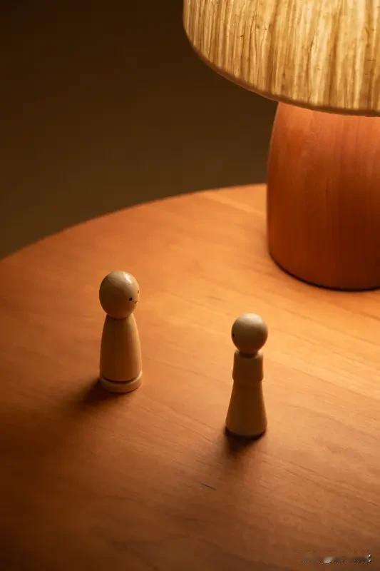 《别高估关系》
       千万别高估你和任何人的关系，包括亲人朋友。关系再好