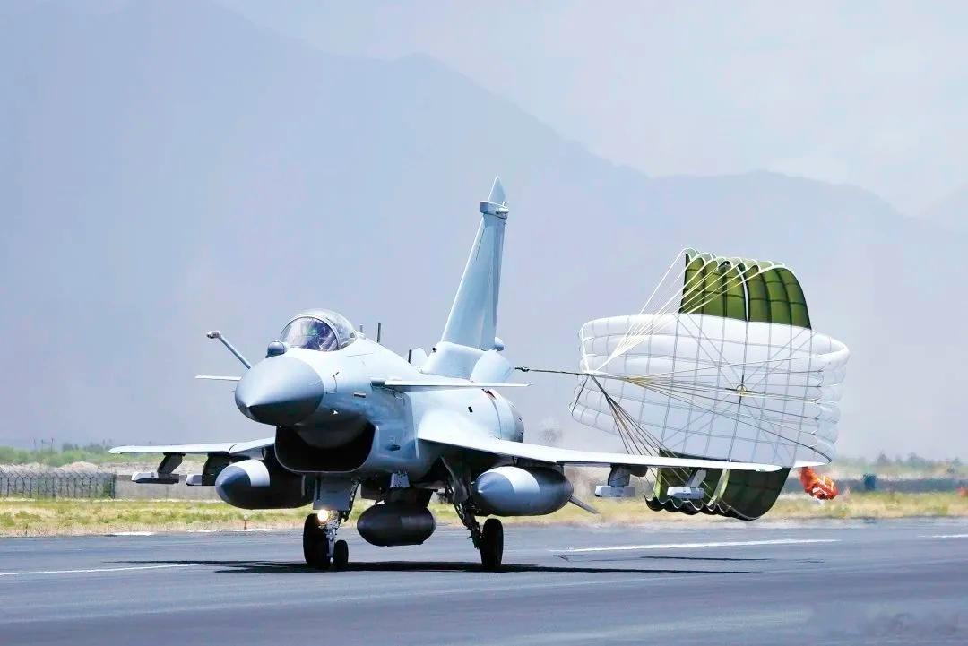 西部空军某旅的太行版歼10C ​​​