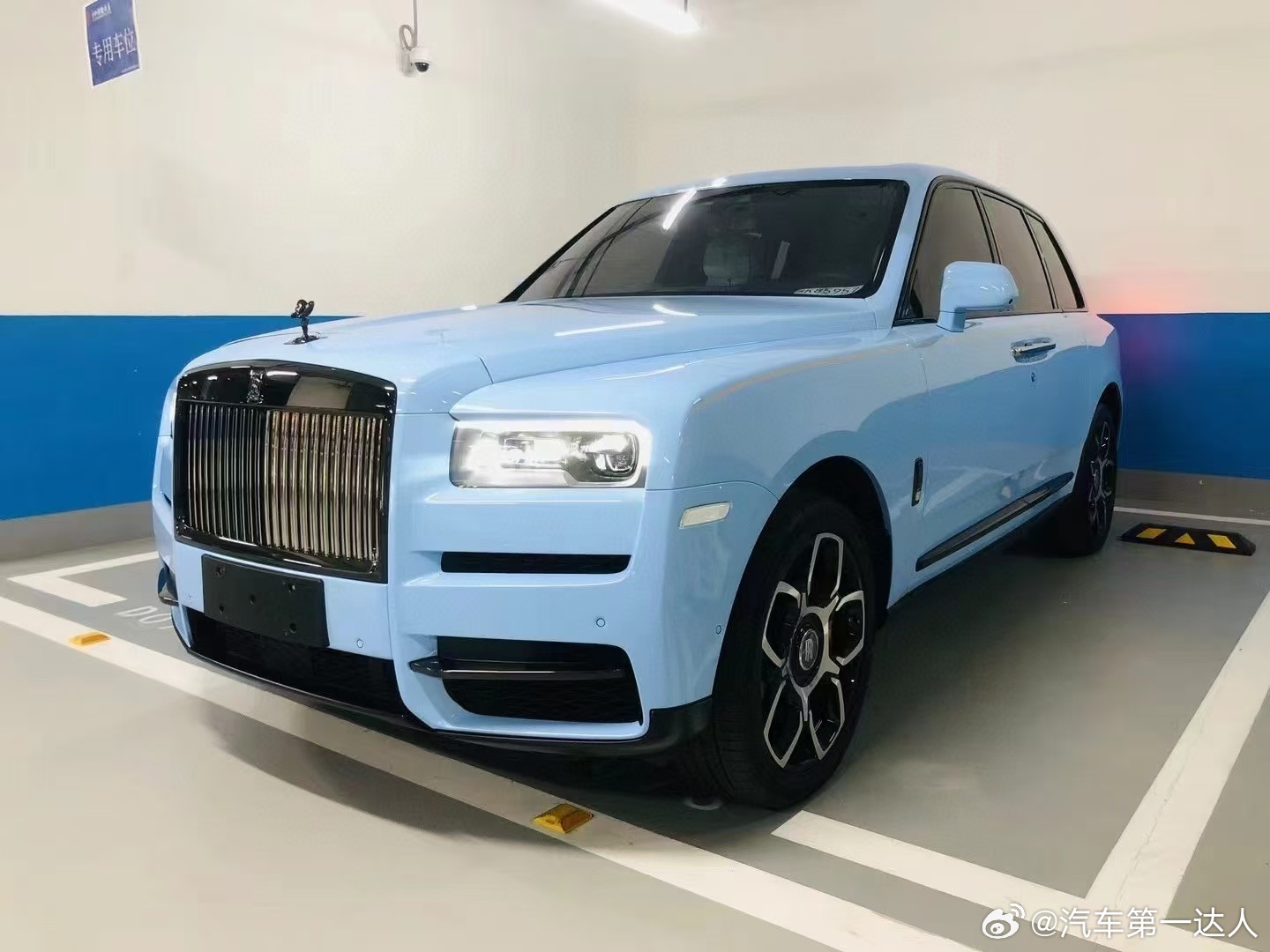 劳斯莱斯库里南四座满天星BB版，天堂蓝/查尔斯蓝内饰，定制音响，通风座椅，腰线 