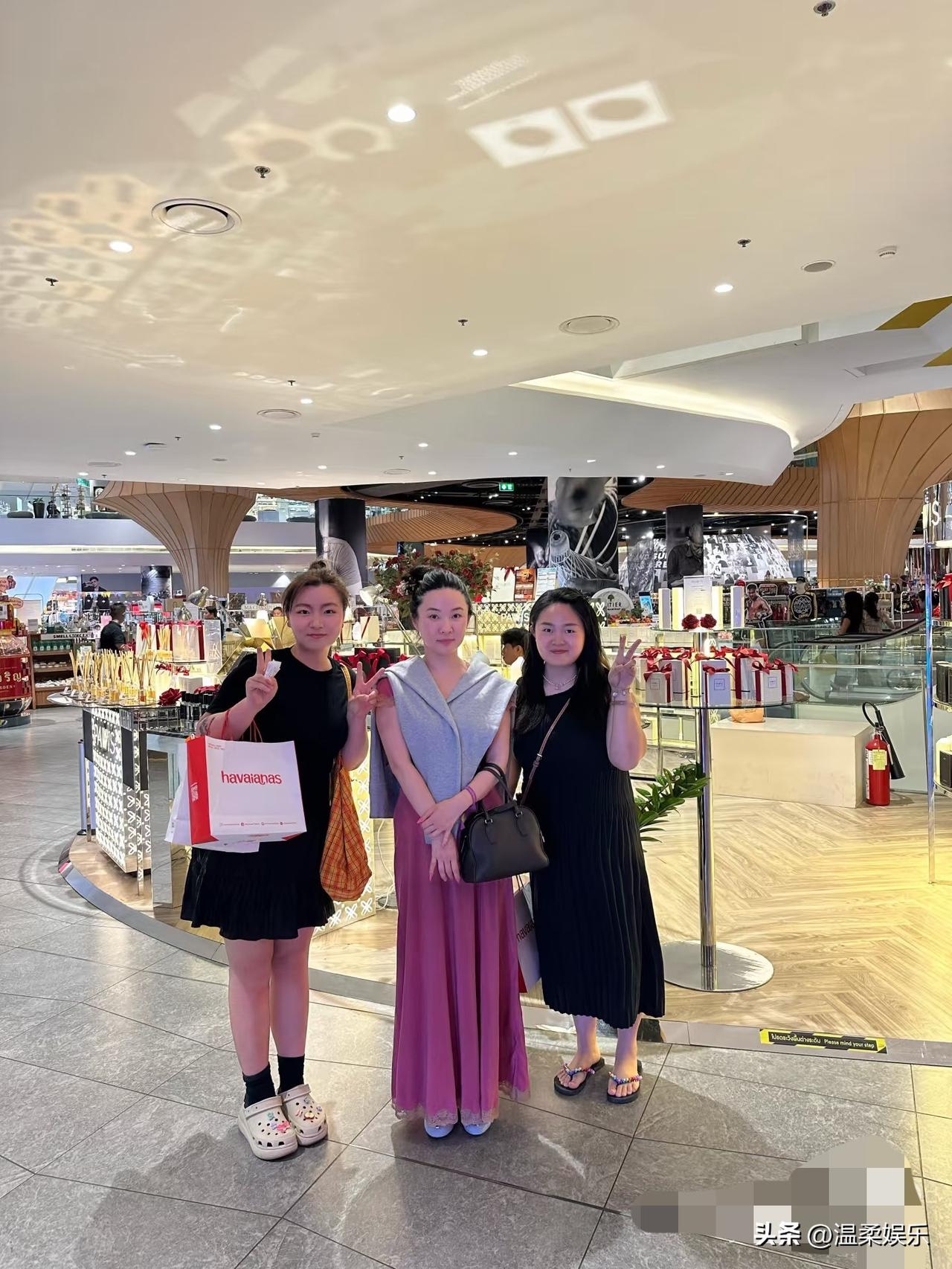 年轻的时候是顶级小白花！
现在变得像菩萨！[赞][赞][赞][赞][赞]
霍思燕