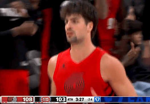 阿夫迪亚单挑奥萨尔急停跳投命中，已经砍下33分9篮板7助攻