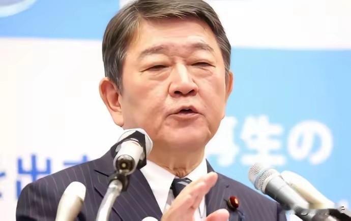 口气不小！
日本外务大臣再次警告中方：中国不能再拿“历史牌”向日本施压了，因为我