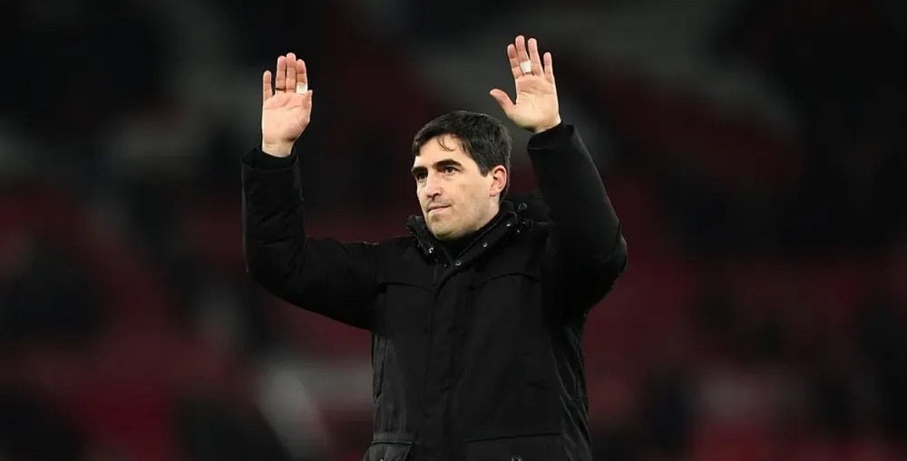 伯恩茅斯在本轮英超联赛坐镇主场2-2战平曼联，伊劳拉在球员时代和教练生涯一共8次