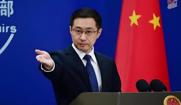 全面封杀！
菲防长及家人被禁止入境合作，中菲经贸普通人要遭殃？
 
6月11日，