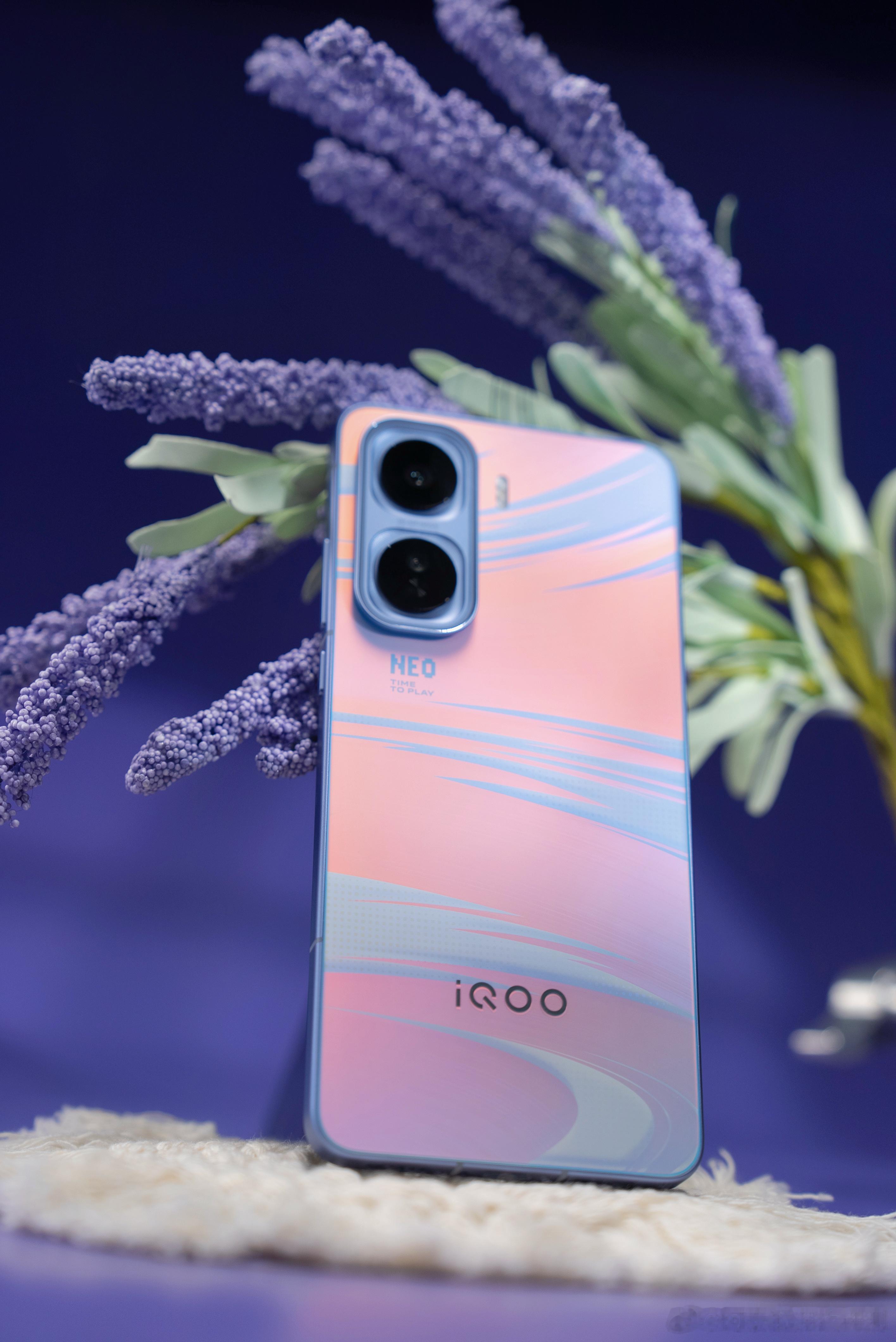 电竞范儿十足！ iQOO Neo11 2599 元起，骁龙 8 至尊版 + 6.