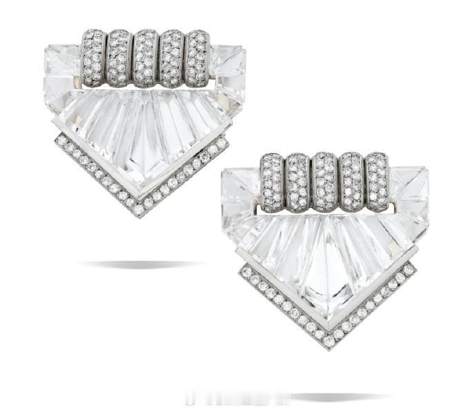 介绍一对属于摩纳哥卡洛琳公主的art deco夹片胸针，这种设计在一百年前颇为流