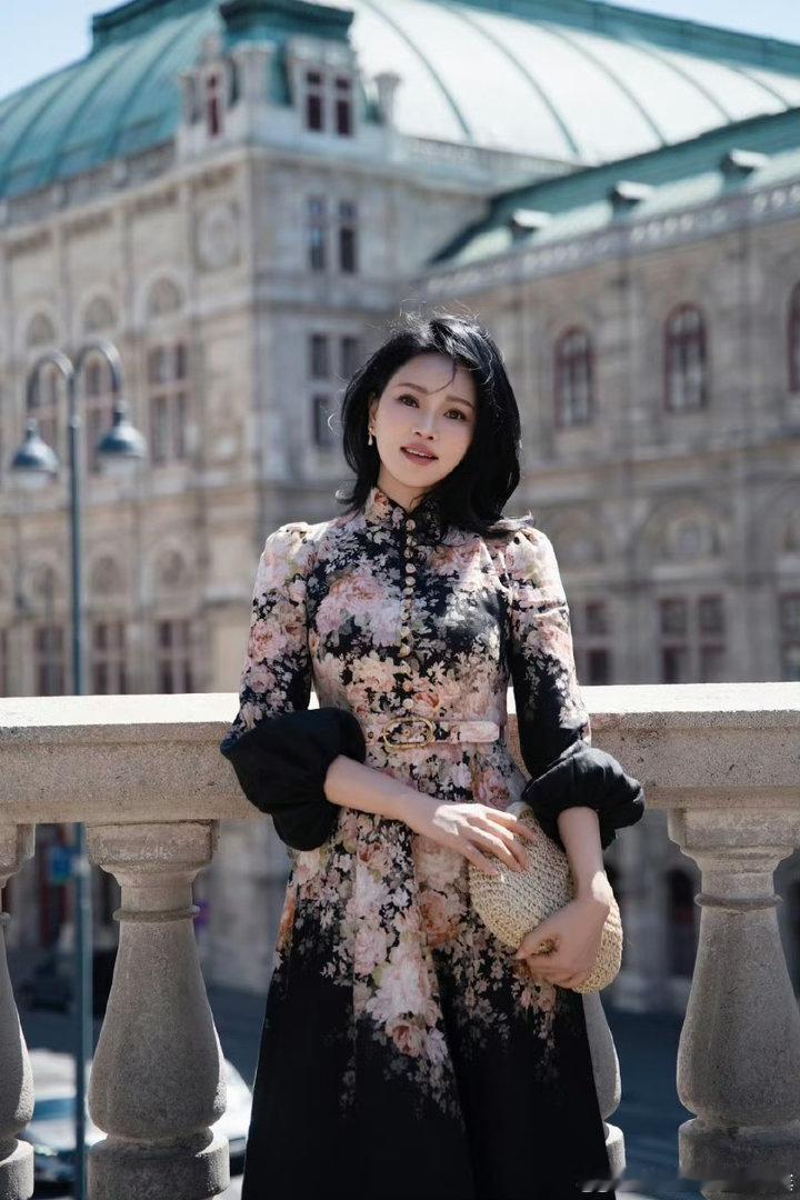 伊能静语言的艺术🌸温柔处事自带感染力，轻松驱散旅途沉闷氛围，一言一行都尽显成熟