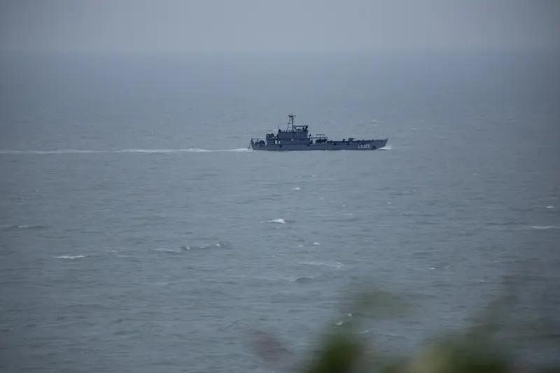 解放军在台岛周边的活动，那作用可是大大的！国台办发言人朱凤莲说得很明白，这是维护