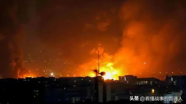 美国炸了伊朗炼油厂，伊朗随即炸了以色列炼油厂。很多人以为这是对等报复，打哪还哪。