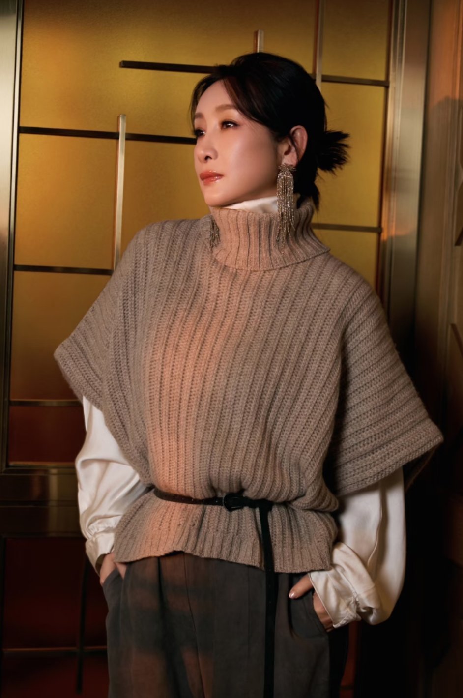 秦海璐分享了一组日常图片～“论锅包肉还得是东北” 