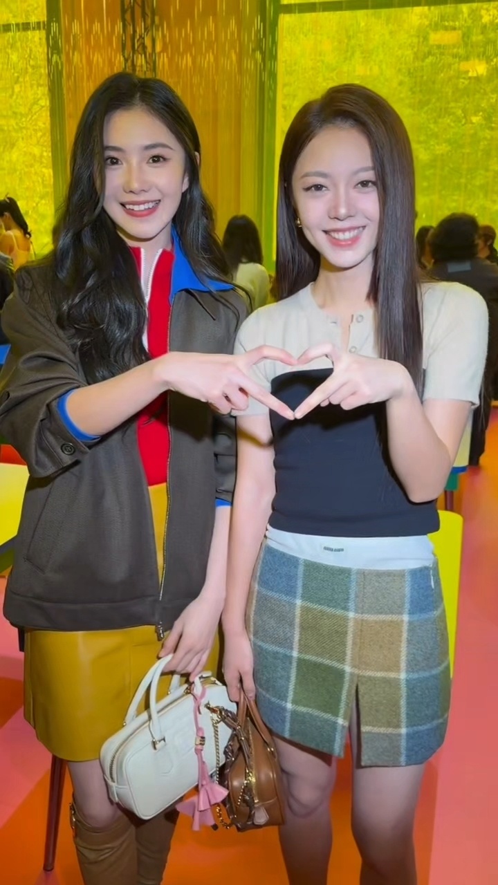 刘浩存、赵今麦 miumiu的同框live图[馋嘴] ​miumiu大秀 ​​​