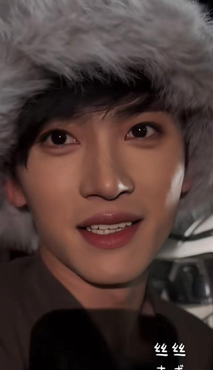 亮晶晶的眼睛，做闫桉粉丝好有福气！ 