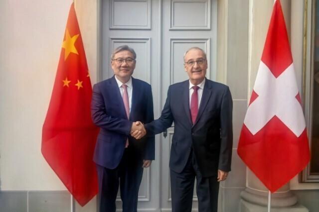 中国与瑞士完成自贸协定升级谈判，分量不只在于关税进一步下降，更在于双方用制度升级
