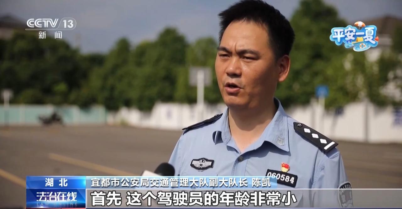 “这种家长太无知了！”湖北宜都，一名6岁男童骑着燃油改装的迷你摩托车在车流中穿梭