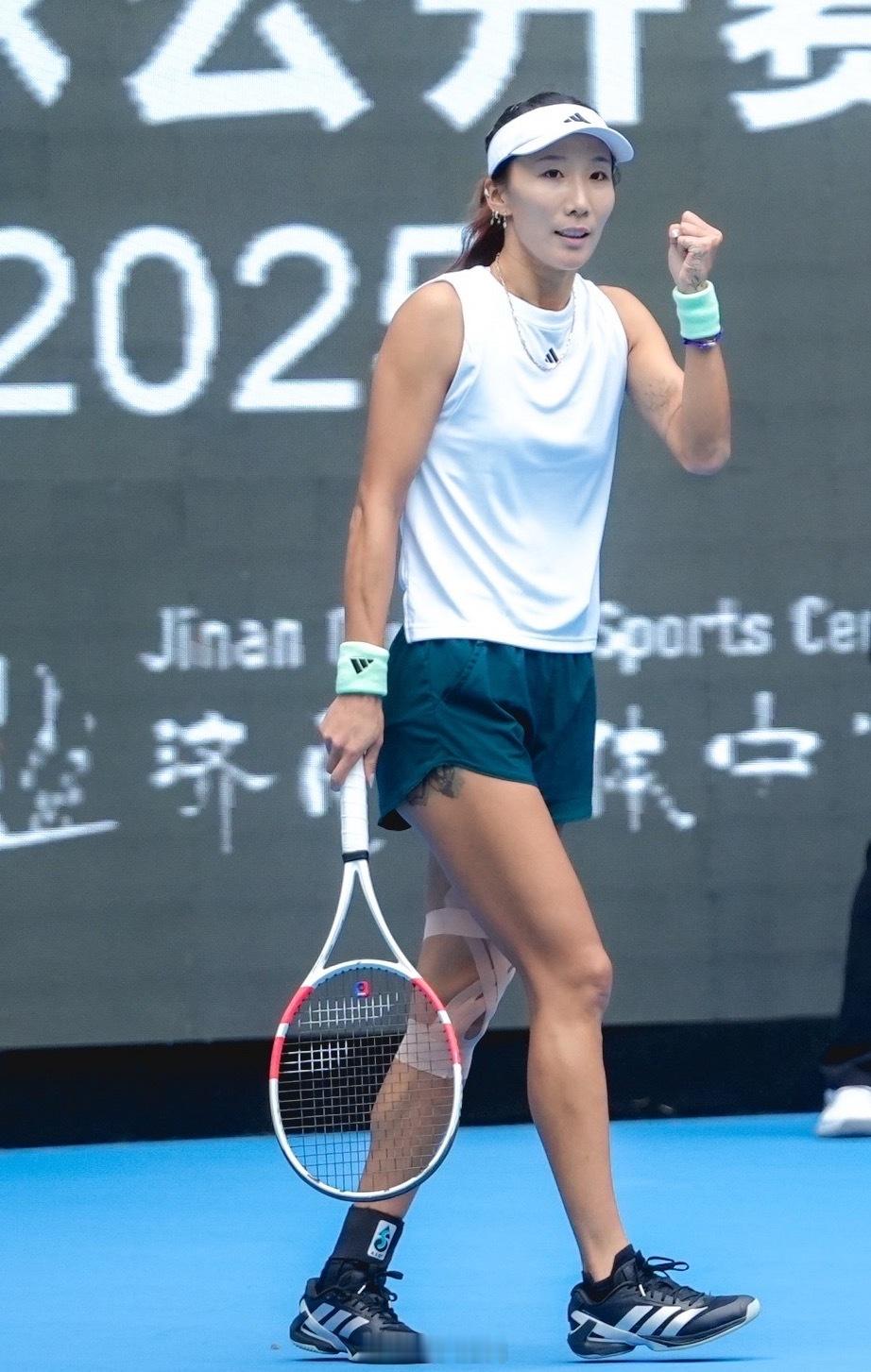 ITF迪拜W100半决赛高馨妤🇨🇳在6-4/3-2领先马辛科🇭🇷时，被对