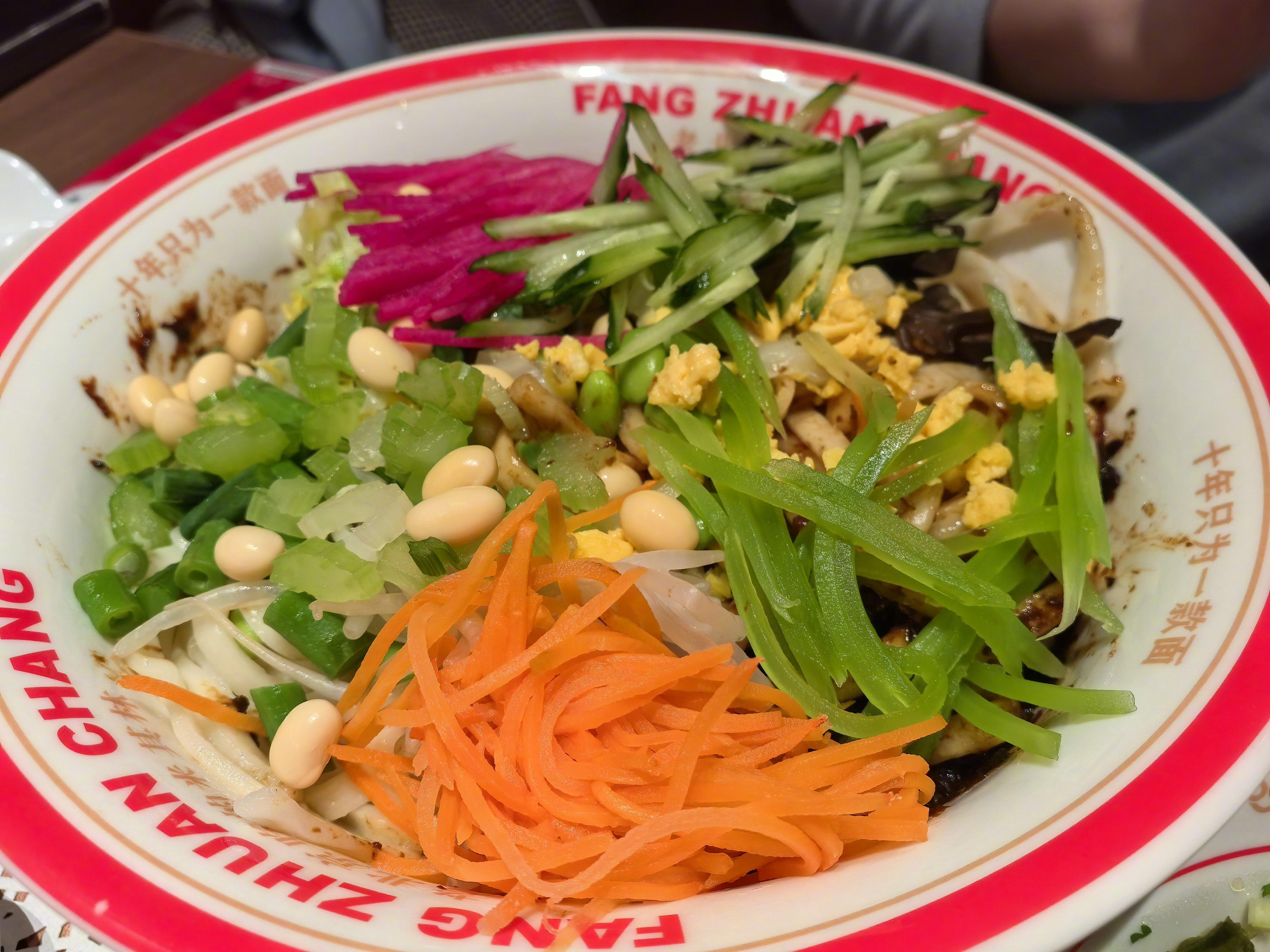 今天12月26日，华灯初上了，来此吃碗好面，为老人家。 