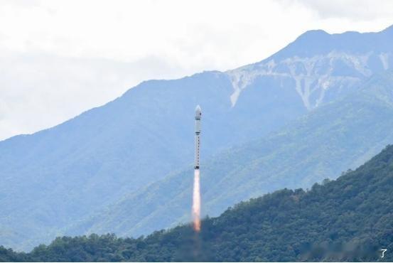 中国航天又一次成功发射🔥 点火！升空！入轨！圆满成功！🚀 长二丁送卫星互联网