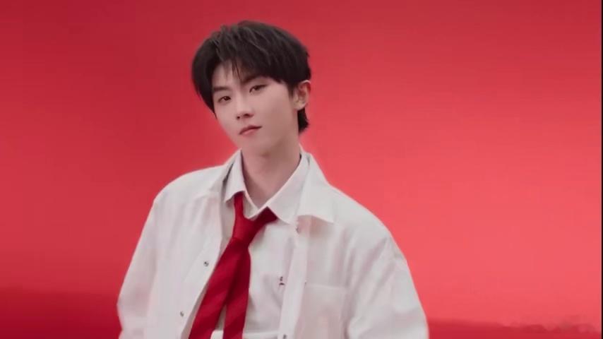 这个代言是时团自己谈下来的吧哗噢~~~卫龙官宣时代少年团为卫龙全球代言人啦，晚上