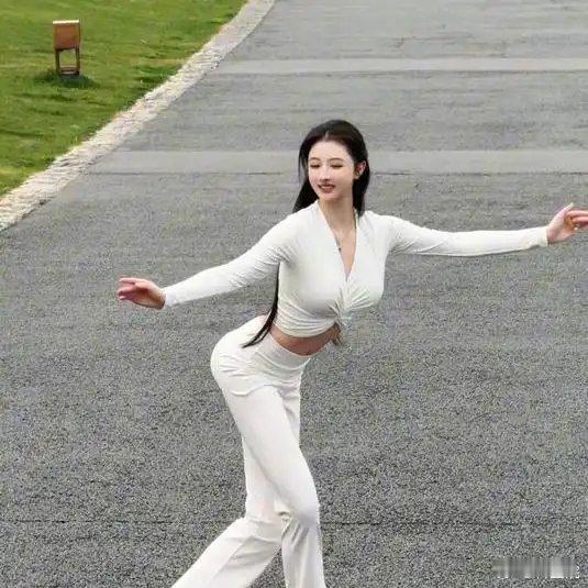 《好听的音乐得配上简单美丽的舞蹈》播放量：1.1万点赞量：376网页链接