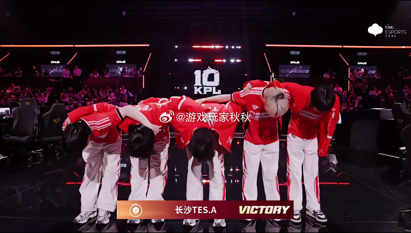 书源天秀镜TES战胜TTG在双方决胜局，TES3:2TTG，这个书源的镜天秀！ 