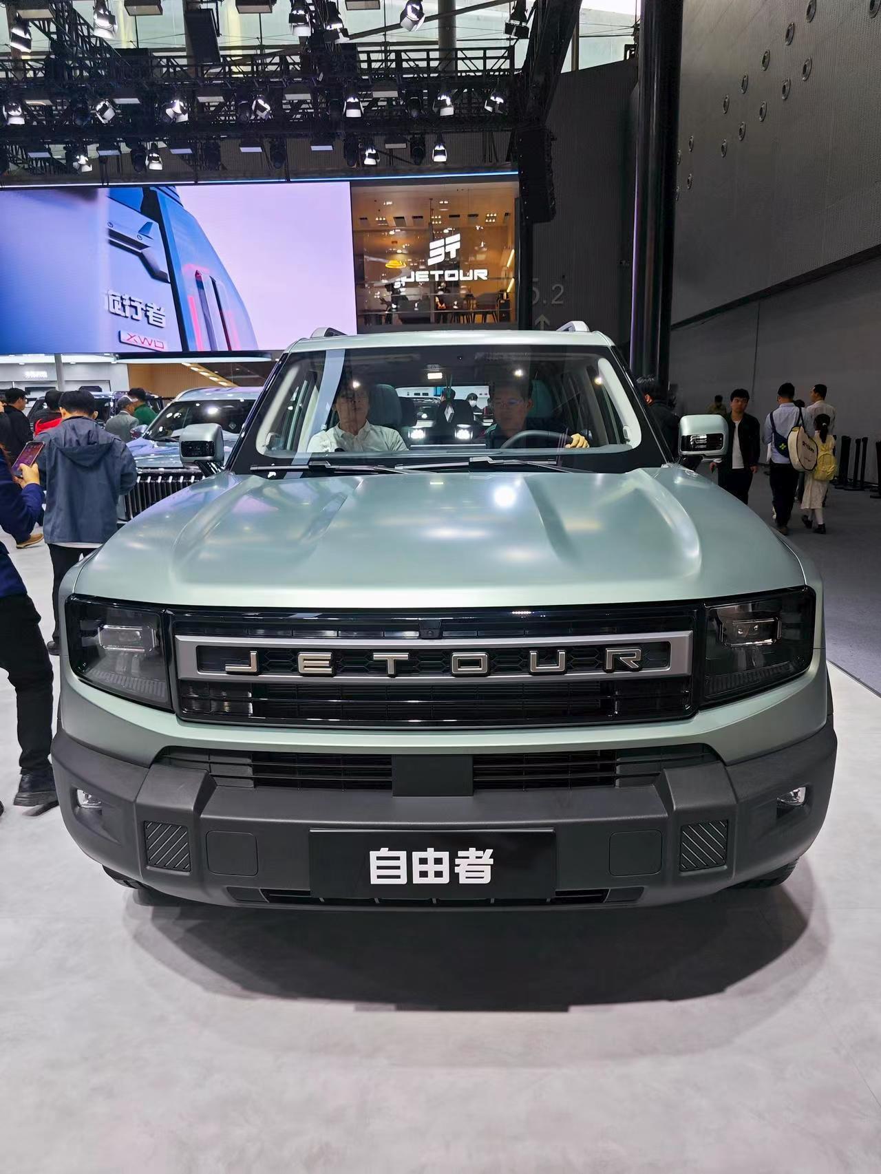 老铁们，今儿个咱就掏心窝子唠唠，这长途自驾到底是油车得劲，还是电车顺手！我是真开