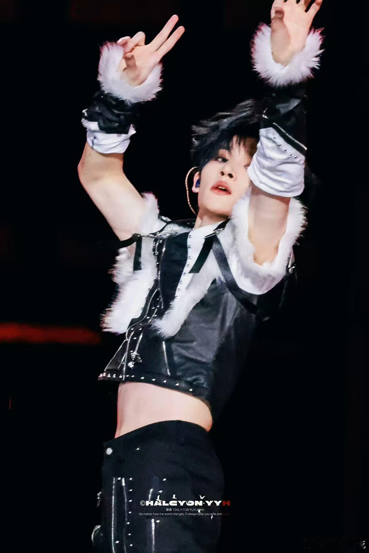 余宇涵真有腹肌了 这波福利！少年感力量感双buff，余宇涵全能爱豆潜力拉满，未来