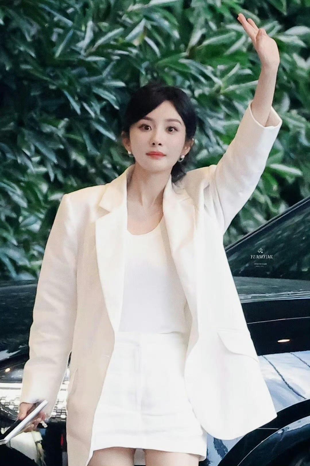 必然是杨幂 ，眼镜从小美到大杨幂照片魅力
