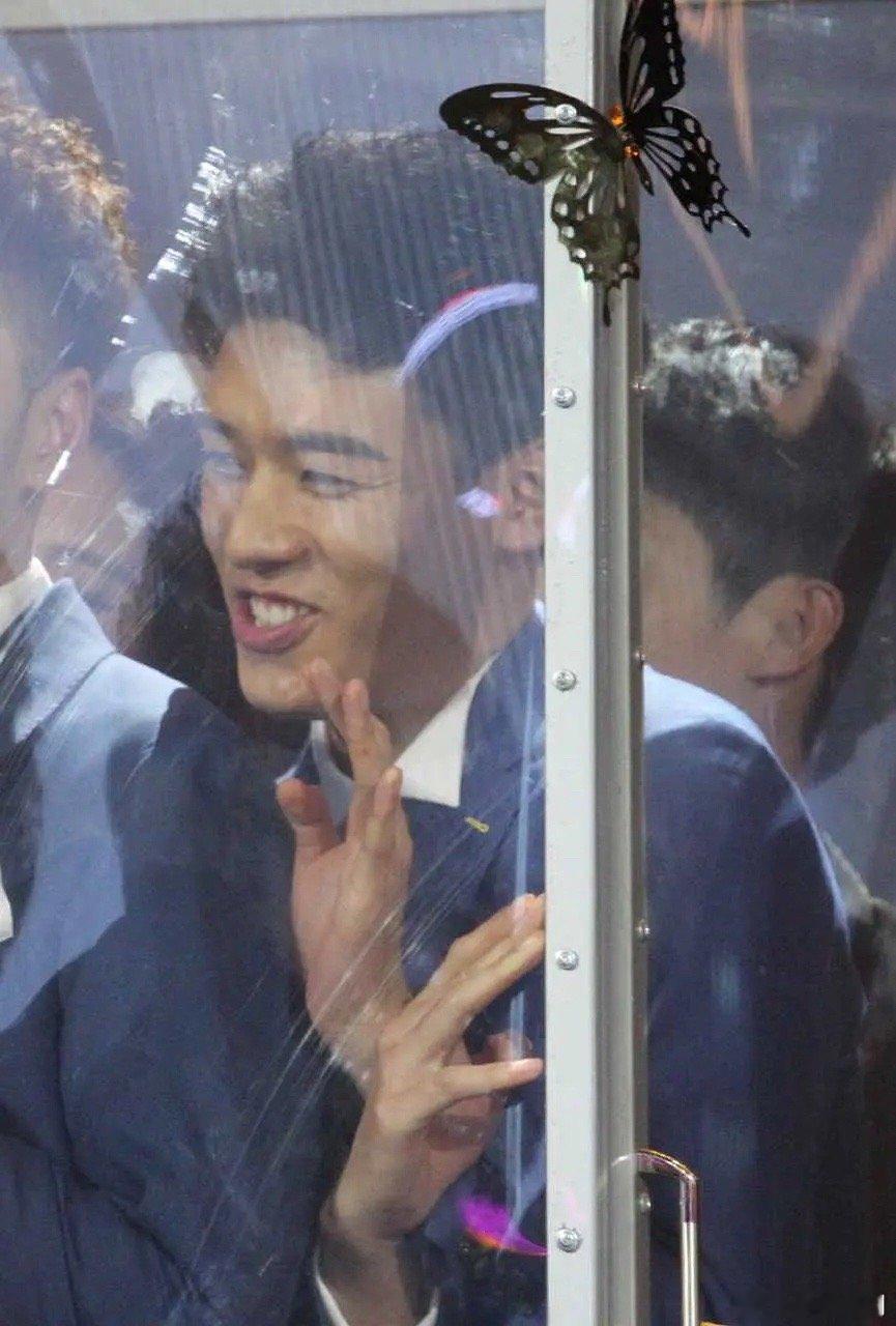 粉丝考古龚俊，和现在变化不小呢[允悲] ​​​