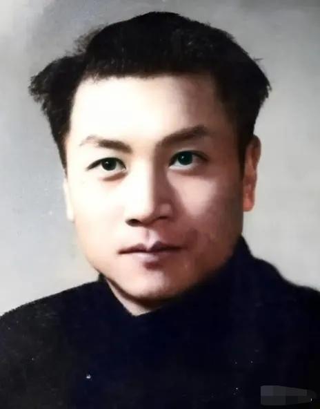 1944年，一地下党入狱后被汉奸认出，只好求狱友将他勒死，没想到，将死之时，他却