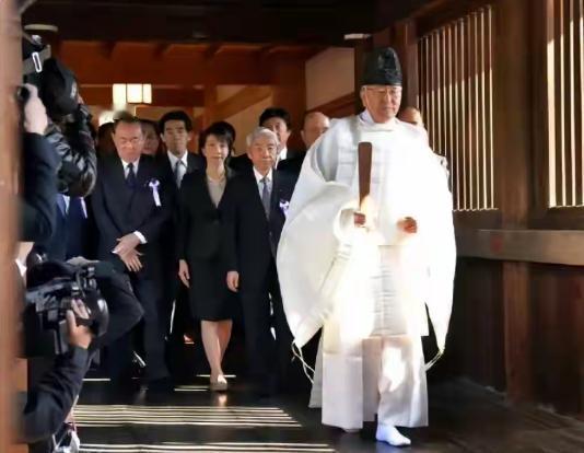 即将揭晓！！！
终于到了这一天！
高市早苗会不会去靖国神社？

按照高市早苗的行