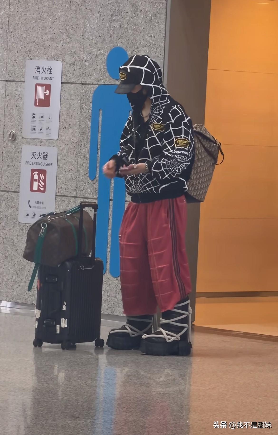 是不是受家里催婚了？
露思vlog深度爱好者[抓狂][抓狂]
这鞋子感觉可以登月